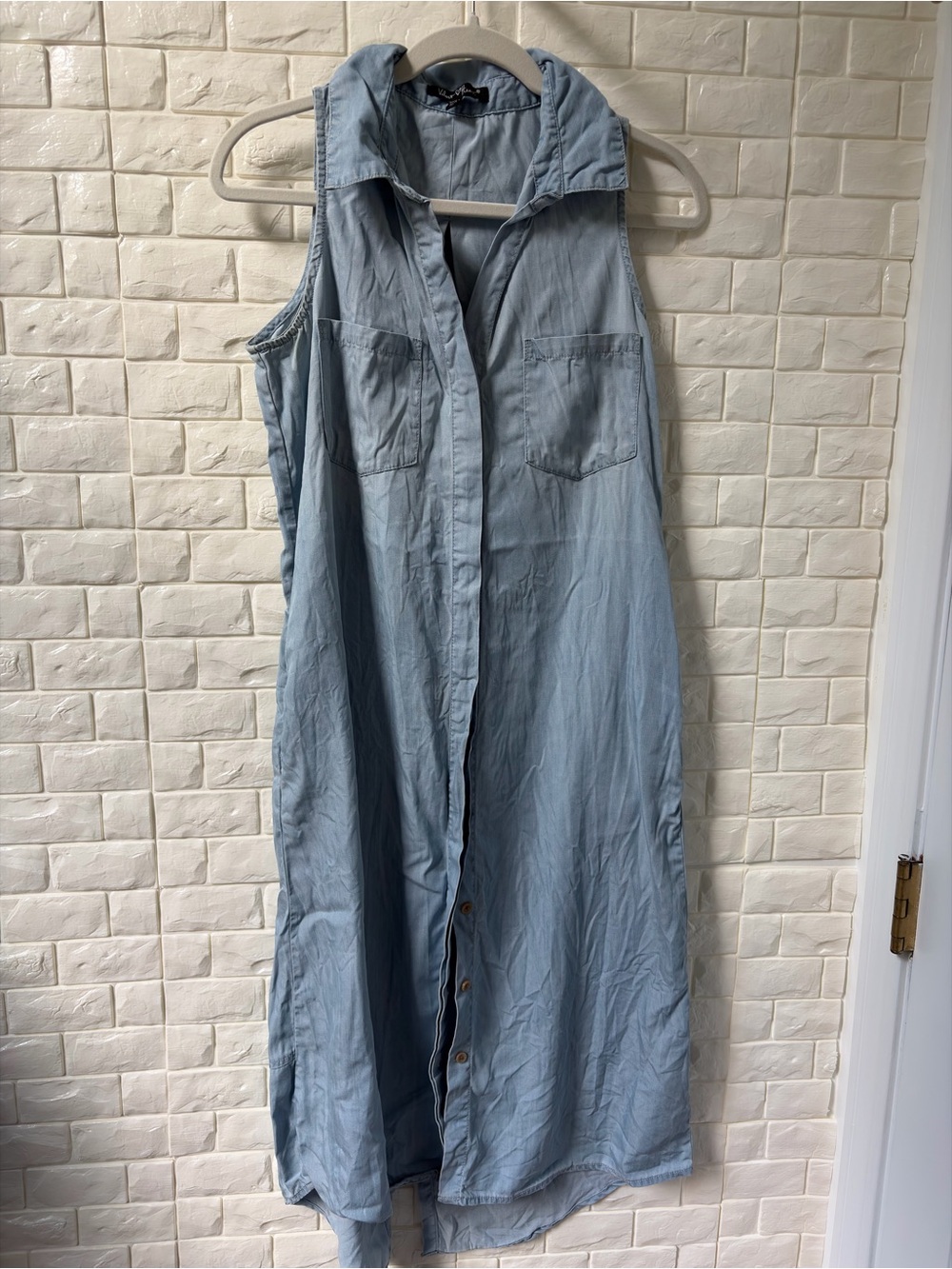 Velvet Heart Light Blue Sleeveless Button-Down Maxi Dress